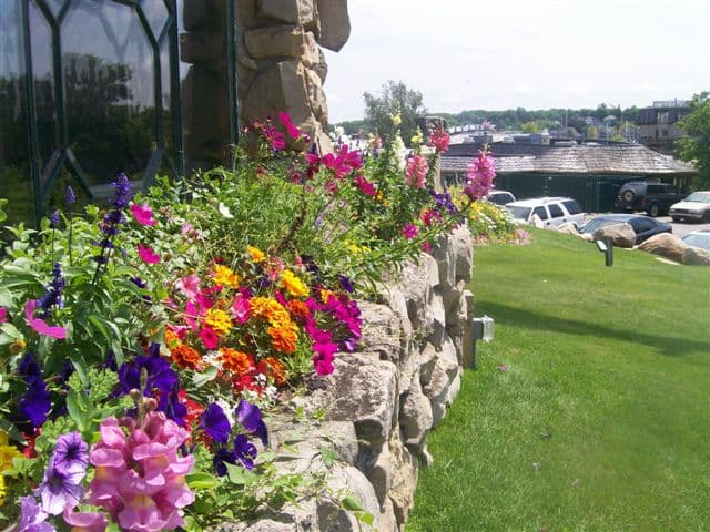 weathervane terrace inn suites a08 07 11 0185 charlevoix - Visit Charlevoix, Michigan