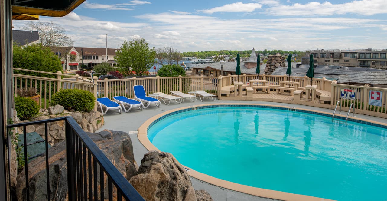 Weathervane Terrace Inn & Suites Visit Charlevoix, Michigan