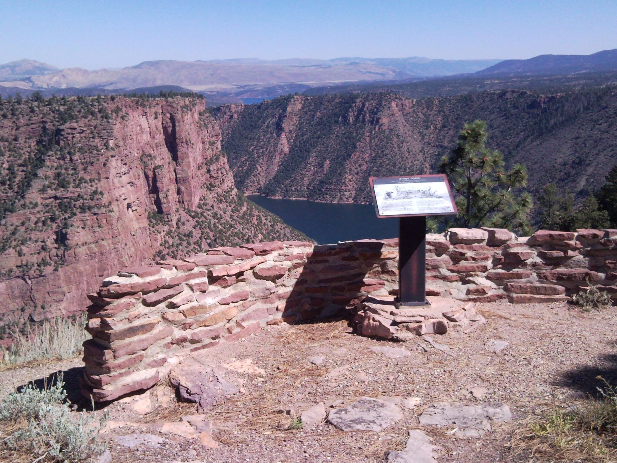 Hiking Guide - Red Canyon Rim
